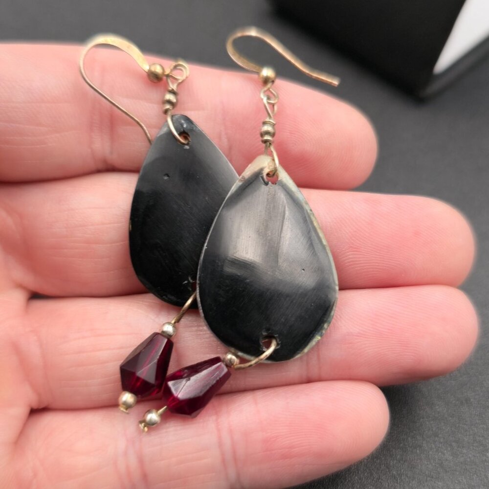 Silver Plated Oval Abalone And Red Crystal Rustic Earrings A6298 - Picture 3 of 5